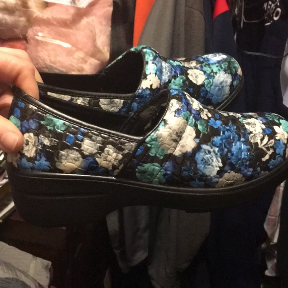 Nursing shoes - Picture 1 of 3